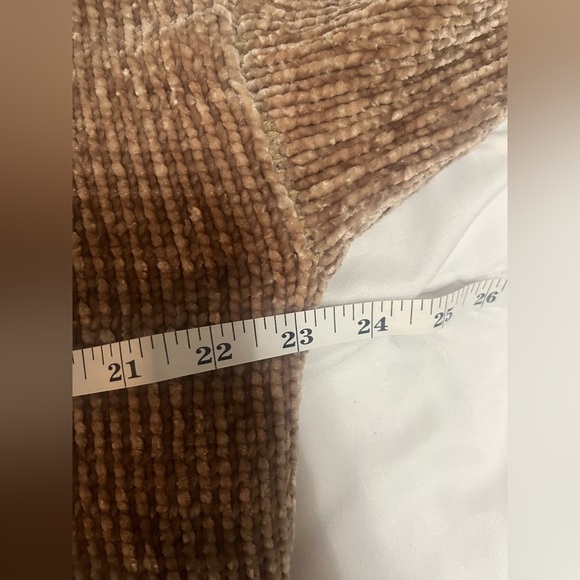 Pink Lily Boutique Oversized Chenille Golden Brown Sweater Size Small - Picture 7 of 9